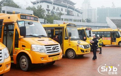 校車gps定位監控聯網應用方案