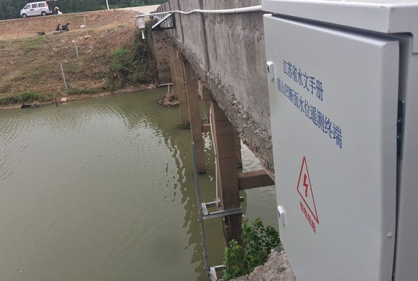GPRS的無線水位監測報警系統